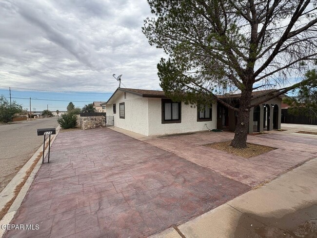 Building Photo - 316 S 6th St