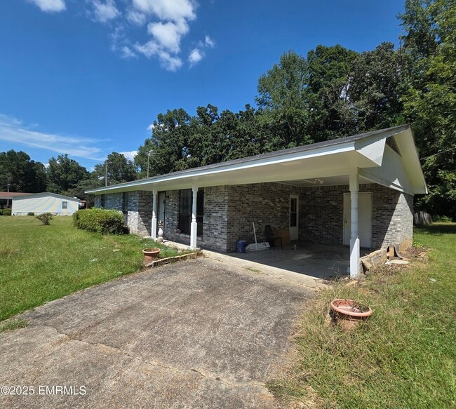 Building Photo - 2178 Campground Rd