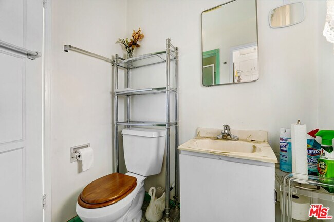 Foto del edificio - 1428 S Genesee Ave