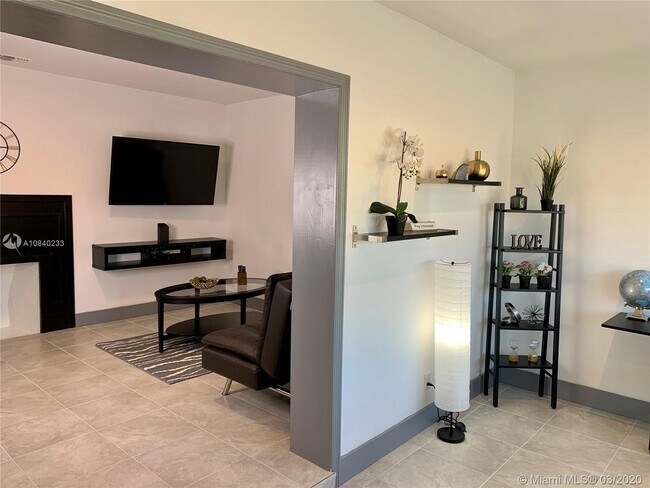 Foto del edificio - 1836 NW 16th Terrace