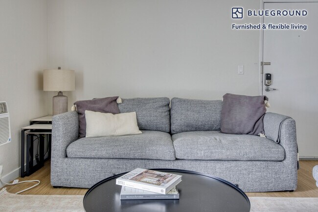 Foto del edificio - 2850 Middlefield Rd