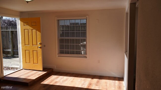 Building Photo - 1 br, 1 bath Duplex - 3153 3rd Avenue 3153