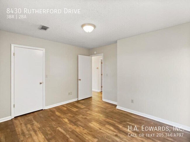 Foto del edificio - 8430 Rutherford Dr