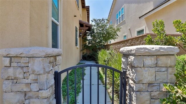 Building Photo - 2832 E Clementine Dr