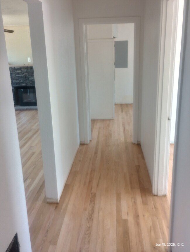 Pisos de madera noble restaurados - 1200 NE Ochoco Ave