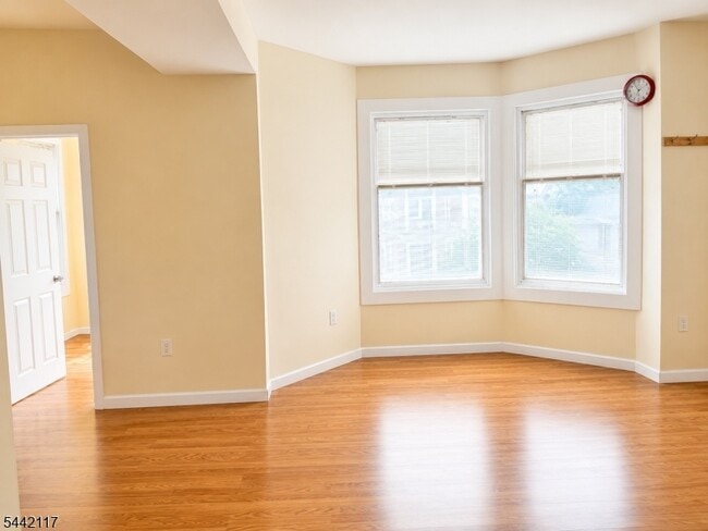 Building Photo - 316 Clifton Ave