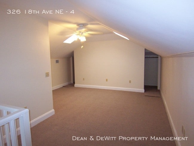 Foto del edificio - 326 18th Ave NE