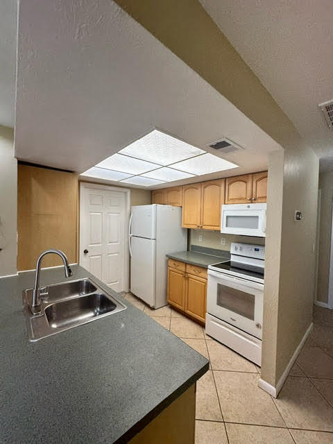 Building Photo - 3614 SW 7th Pl