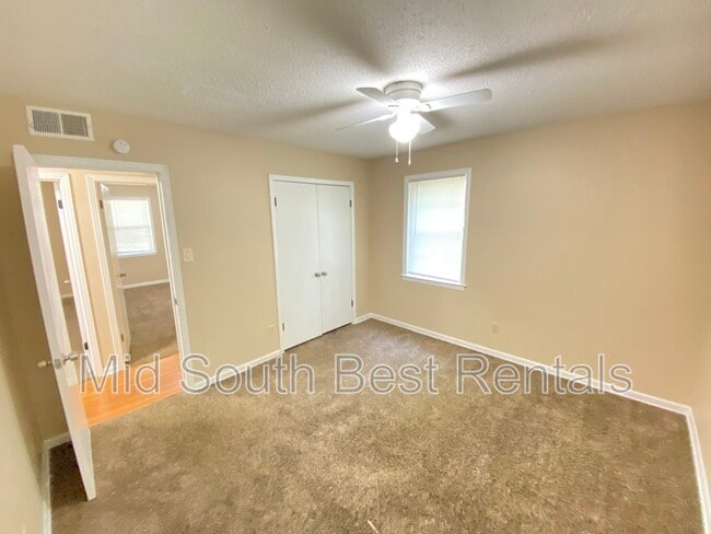 Building Photo - 4076 Kerwin Dr