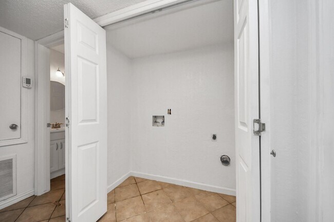Foto del edificio - 17331 Red Oak Dr