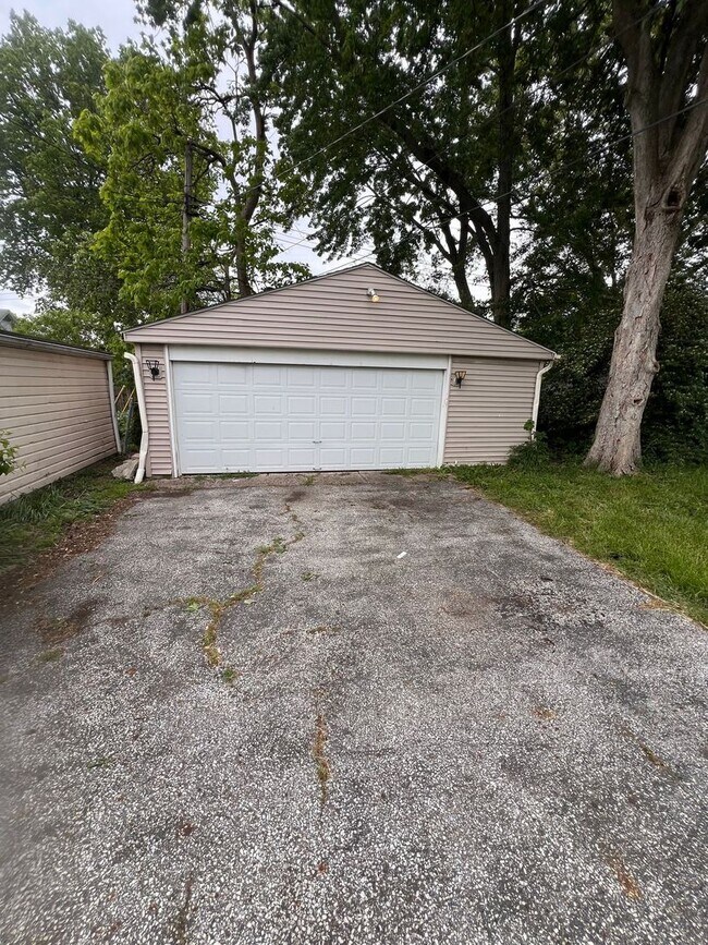 Building Photo - 4702 Burleigh Rd