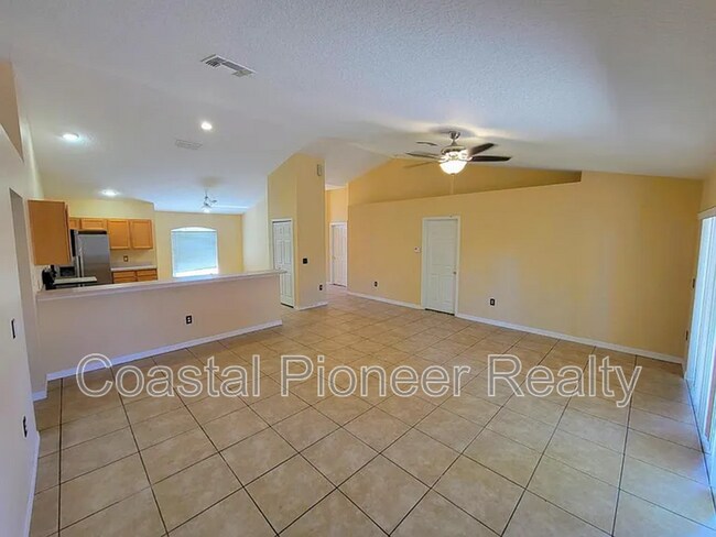 Building Photo - 705 Fisher Dr