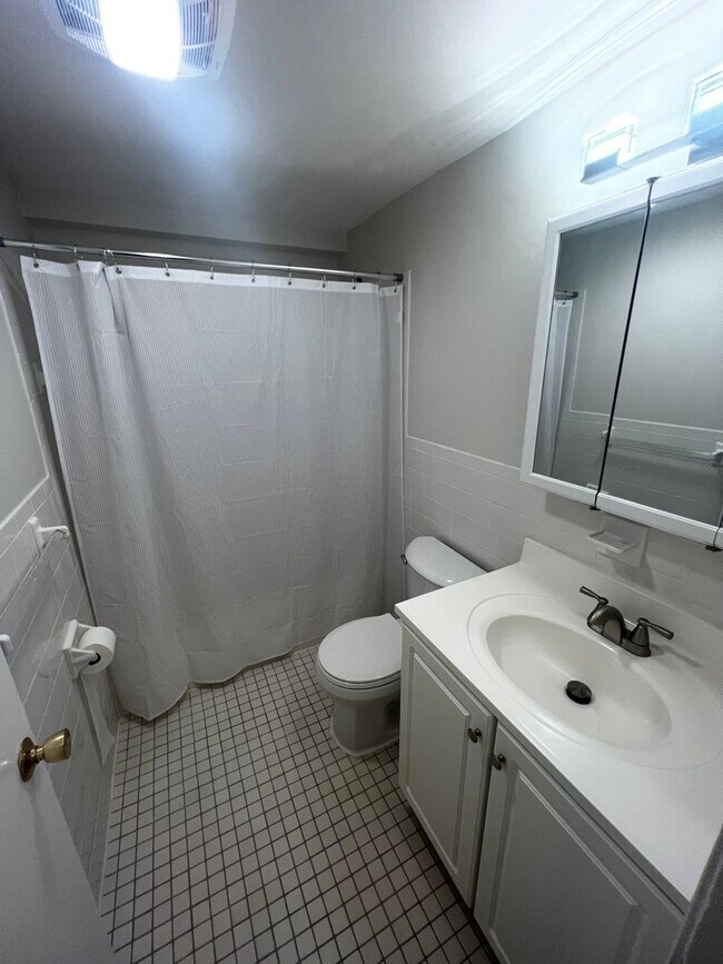 Foto del edificio - 2 Bedroom Condo in Amesbury - Heat Included!!!