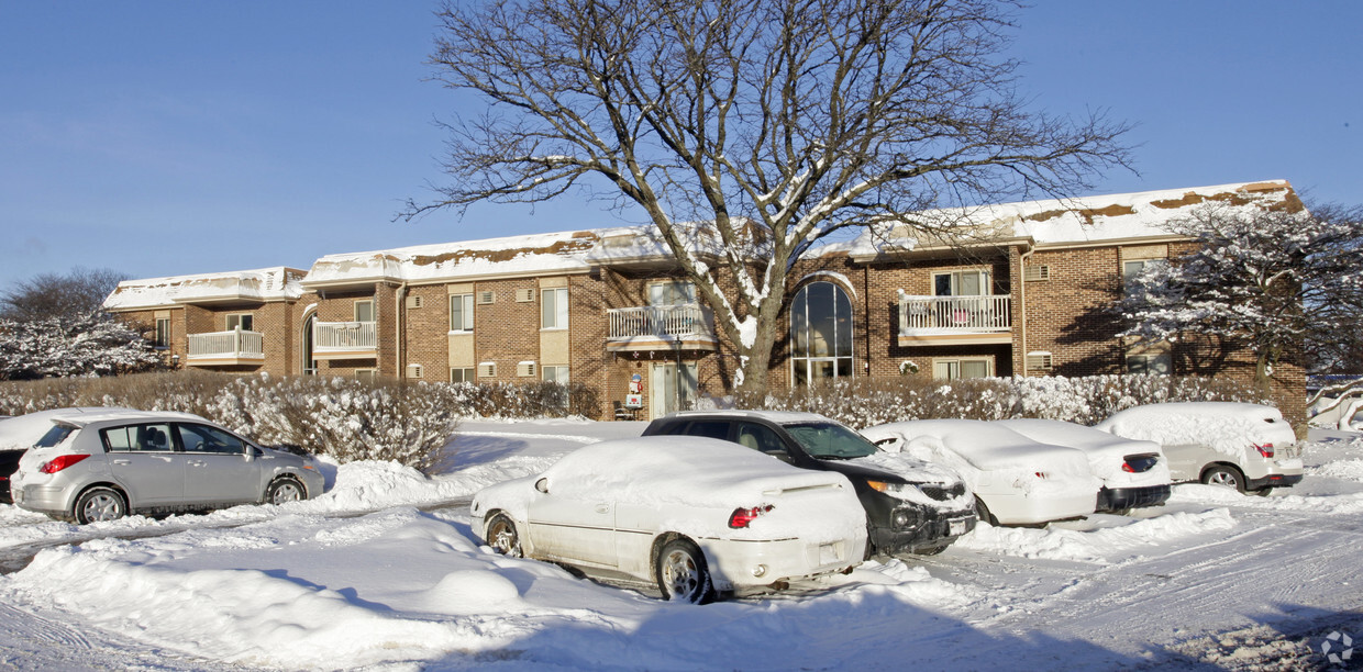 Building Photo - Greenbrier Apartments