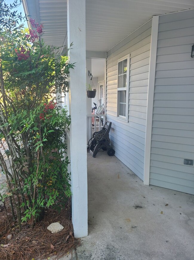 Building Photo - Completely Renovated 2 Bedroom Townhome in...