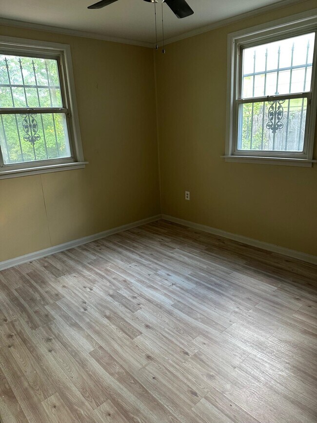 Building Photo - 1583 Castalia St