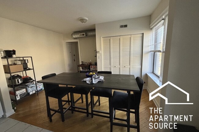 Photo - 3325 N Lakewood Ave Apartment