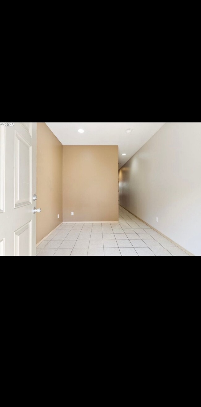 Building Photo - 2833 NE Stapleton Rd