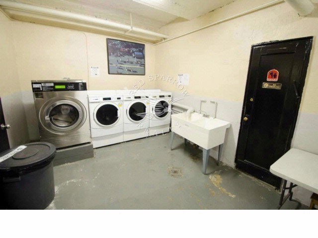 Building Photo - 305 W 52nd St