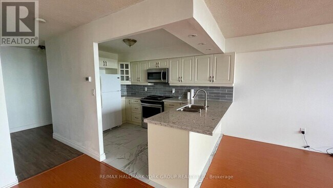Photo du bâtiment - 3300-3300 Don Mills Rd