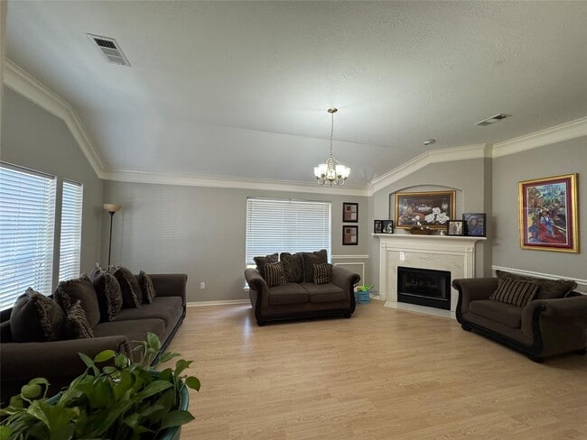 Building Photo - 3670 Lakeaires Ln