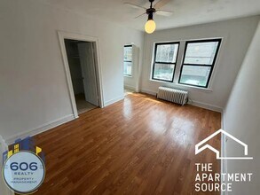 Building Photo - 1135 W Lunt Ave
