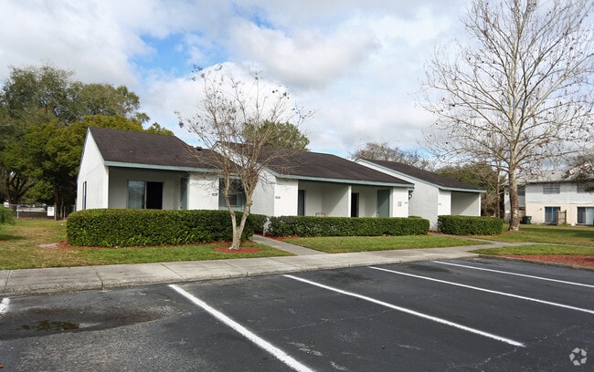 Building Photo - Crystalwood Apartments