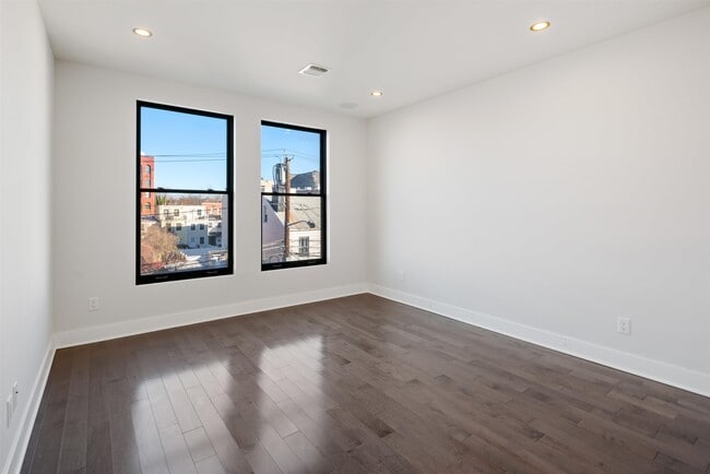 Building Photo - 227 4th St