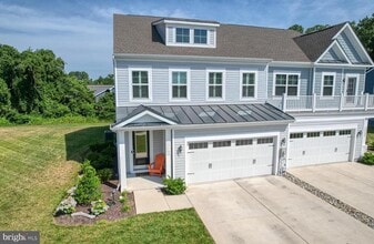 Building Photo - 33163 Oyster Cove Dr