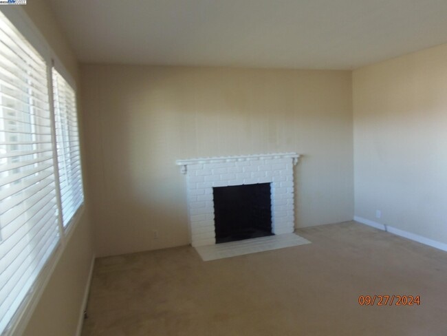 Building Photo - 8320 Davona Dr