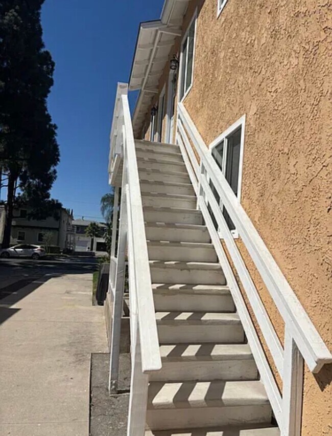 Foto del edificio - 4126 W Toluca Lake Ave