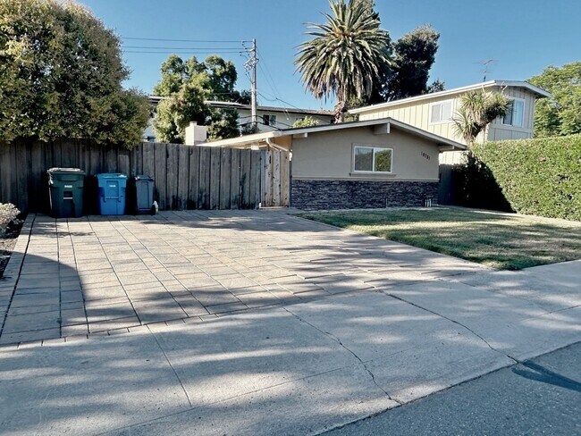 Building Photo - Single family home in highly desirable Ran...