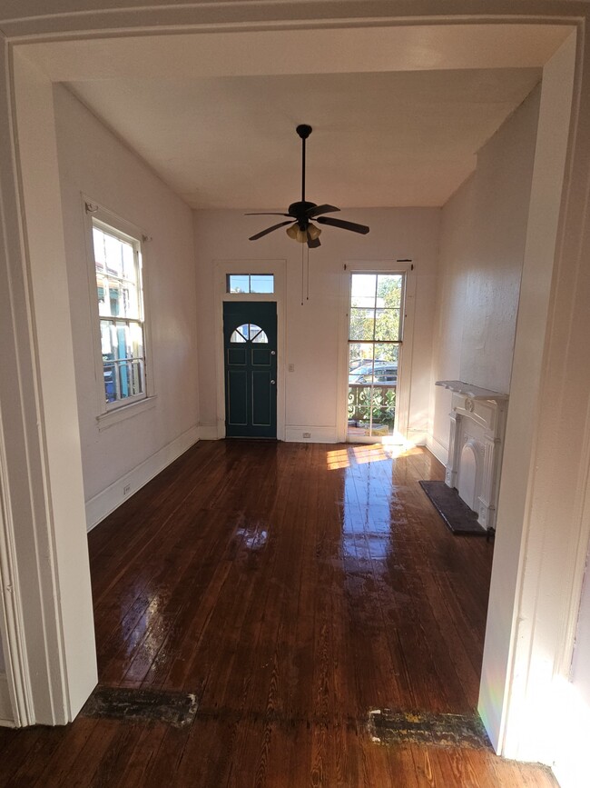 Building Photo - 2922 Dumaine St