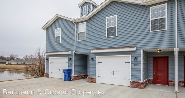 Building Photo - 3 br, 2 bath Apartment - 1008 Holly St A