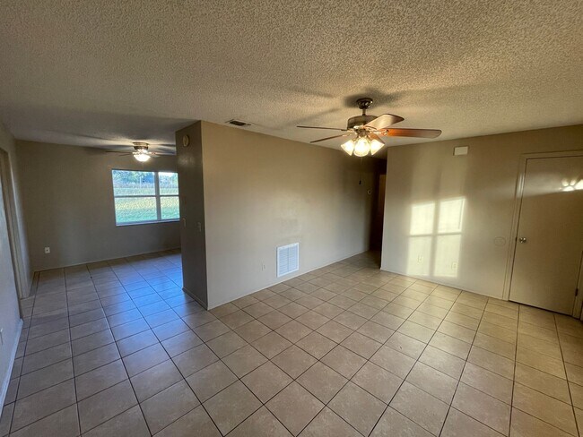 Foto del edificio - 1262 Padgett Cir