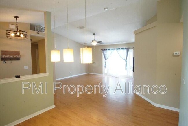 Foto del edificio - 12111 Goldenstar Ln