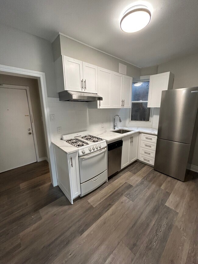 Photo du bâtiment - Trendy 2 Bedroom in the Heart of Locke St South