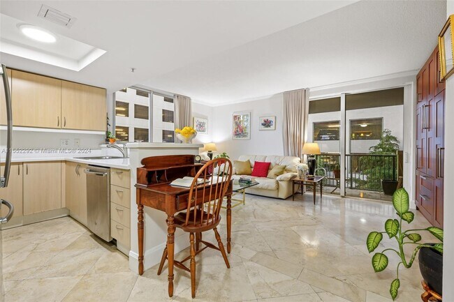 Building Photo - 2951 S Bayshore Dr