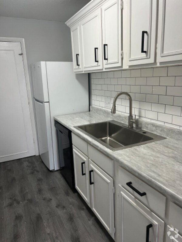 Mammoth Oaks Apartments for Rent with Hardwood Floors Charlotte, NC