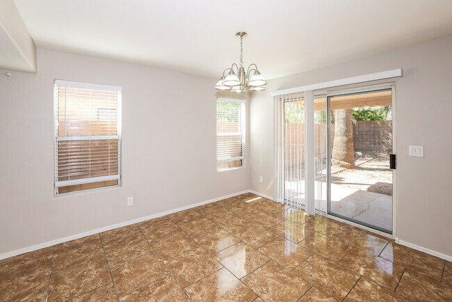 Foto del edificio - 4124 E Anderson Dr