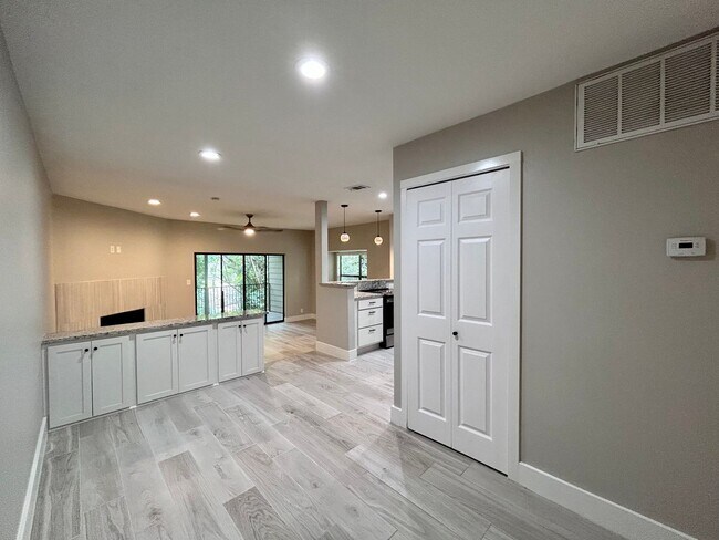 Foto del edificio - 1135 Barton Hills Dr