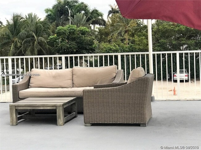 Foto del edificio - 7904 West Dr