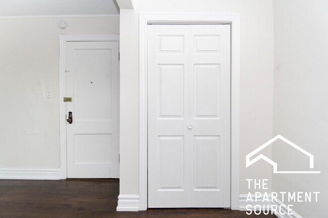 Foto del edificio - 3345 N Marshfield Ave