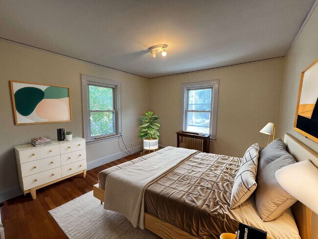 Photo - HEAT INLCUDED! AVAILABLE July 1st! Apartment
