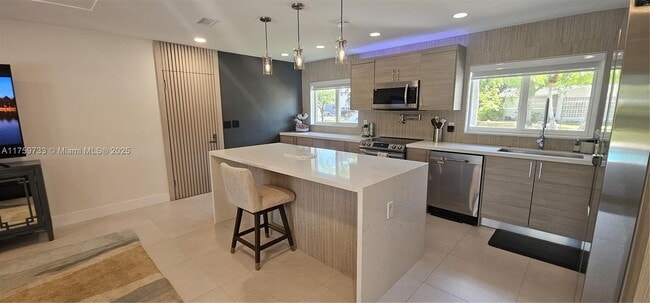 Building Photo - 15320 SW 84th Ave
