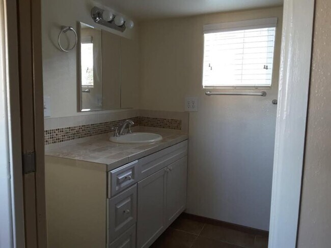 Foto del edificio - 911 Daugherty Rd