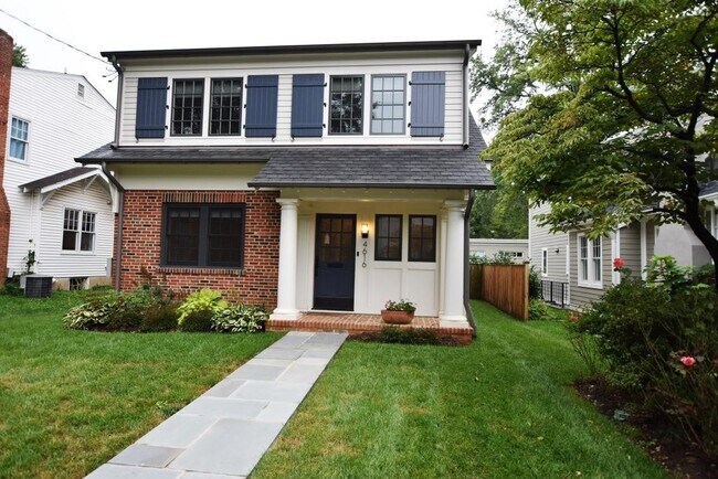 Building Photo - Beautiful, Spacious and Sunlit Premium Ren...