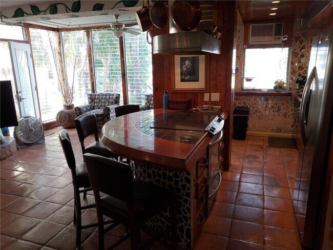 Building Photo - 3013 Harbor Dr