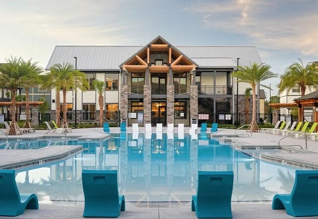 Building Photo - The Retreat East