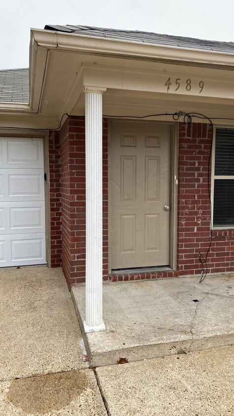 Building Photo - 4589 Longtree Ave